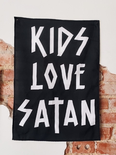 BANDEIRA "KIDS LOVE SATAN"