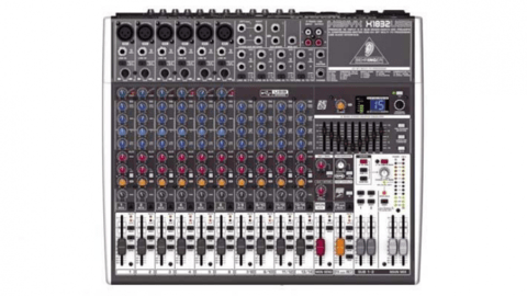 Consola Xenyx X1832USB. Behringer