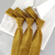 Gravata Slim Dourada Textura Quadriculada na internet