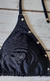 Triángulo Basico Negro Brillante Tachas - comprar online