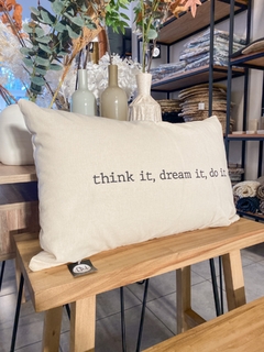 ALMOHADON THINK IT, DREAM IT, DO IT 40X60