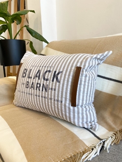 ALMOHADON BLACK BARN RAYADO BEIGE CON MANIJAS 50X70 en internet