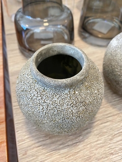 FLORERO TARSO GRIS PIEDRA 8X8 en internet