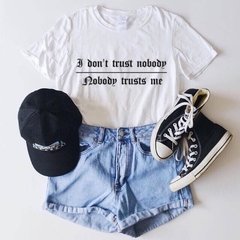 Camiseta Taylor Swift “I don’t trust nobody, and nobody trusts me”