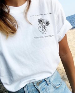 Camiseta Harry Styles "Trying To Remember How It Feels To Have a Heartbeat"