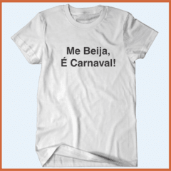 Camiseta - Me beija, é carnaval! na internet