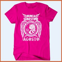 Camiseta Nunca subestime o poder de uma mulher nascida em agosto - comprar online