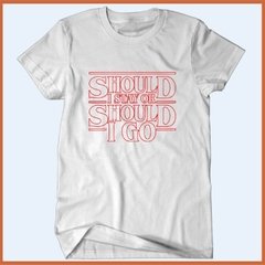 Camiseta Stranger Things - Should I Stay Or Should I Go na internet