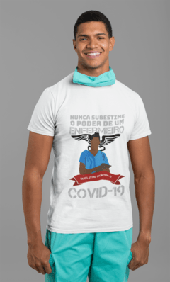 Camiseta Nunca subestime o poder de um Enfermeiro que luta contra a Covid-19