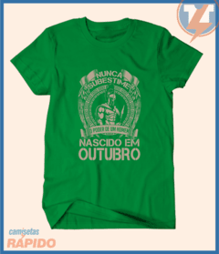 Camiseta Nunca subestime o poder de um homem nascido em outubro - comprar online