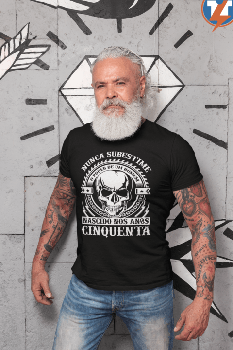Camiseta Nunca subestime o poder de um homem nascido nos anos cinquenta