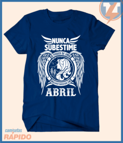 Camiseta Nunca subestime o poder de uma mulher nascida em abril - loja online