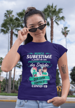 Camiseta Nunca subestime o poder de um Profissional de Saúde que luta contra a Covid-19 - comprar online