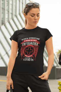 Camiseta Nunca subestime o poder de uma Enfermeira que luta contra a Covid-19 na internet