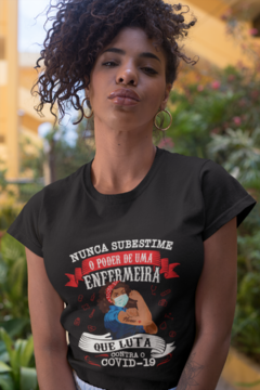 Camiseta Nunca subestime o poder de uma Enfermeira que luta contra a Covid-19 - Camisetas Rápido Shop