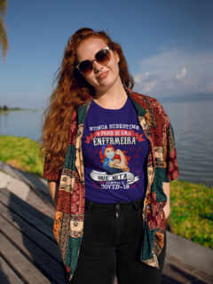 Camiseta Nunca subestime o poder de uma Enfermeira que luta contra a Covid-19 - comprar online