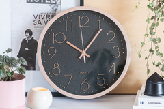 Reloj De Pared Analógico Dorado Con Negro 30cm Diam