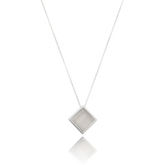 Losenge-Shaped Mother of Pearl Necklace on internet