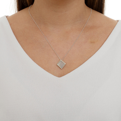 Losenge-Shaped Mother of Pearl Necklace - Lily Silvestre - Joias personalizadas e exclusivas