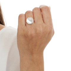 Round-shaped Mother of Pearl Ring - Lily Silvestre - Joias personalizadas e exclusivas