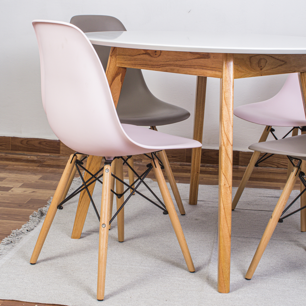 Juego comedor mesa Artus laqueada 110 cm + 4 sillas Eames del mismo color