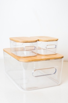 CAJA "ISABELLA" TRANSPARENTE "M" CON TAPA DE BAMBOO Y ASAS - tienda online