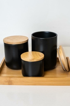 FRASCO DE CERAMICA "M" NEGRO CON TAPA DE BAMBOO - Marian - Todo Organizado