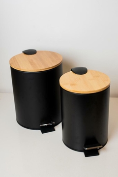 CESTO DE RESIDUOS "NORDICO" REDONDO NEGRO PARA BAÑO CON TAPA DE BAMBOO Y PEDAL 5L - comprar online