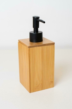 DISPENSER "VALSEN" SQUARE DE BAMBOO CON PICO NEGRO