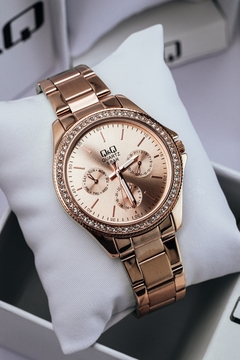 RELOJ DAMA Q&Q CE01J010Y - GOLDEN STORE