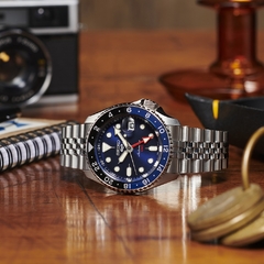 Reloj Seiko 5 Sports GMT Automatico Esfera Azul y Negro para Hombre ModeloSSK003K1