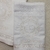 comprar-kit-presente-batizado-bordado-branco-toalha-linho-fralda-saquinho