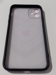 iPhone 11 Funda Rígida importada diseños corazon - comprar online