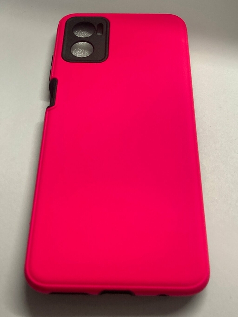 Moto E22 = E22i Funda Reforzada soft mate Fucsia