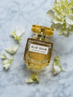 LACRADO - Elie Saab Le Parfum Lumiere Eau de Parfum - ELIE SAAB - PRAZO DE POSTAGEM DIFERENTE, leia a descrição! na internet