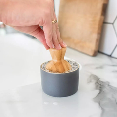 Cepillo de cocina para vajilla con base de cerámica color gris oscuro Full Circle