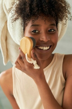 Cepillo Limpieza Facial Con Carbón Activado "Arizona" Wholegreen - Holístico Natural