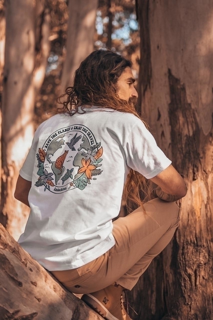 Remera blanca save the planet con flores animales Linea eco