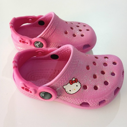 Crocs n. C 4-5 ( 21-22) rosa brillo hello kity *detalle - comprar online