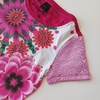 REMERA DESIGUAL T. 11-12 AÑOS FUCSIA FLORES MANGA BRILLOS en internet