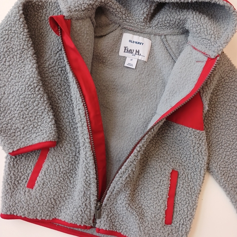 CAMPERA OLD NAVY T. 3 AÑOS POLAR GRIS ROJO - Eme de Mar