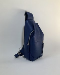 mochila "nono" cuero graneado azul. en internet