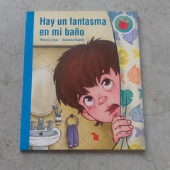 HAY UN FANTASMA EN MI BAÑO