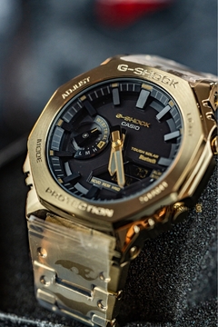 Reloj Casio GM-B2100GD-9A G-Shock en Acero Inoxidable - Universal Shop Colombia