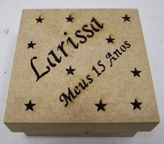 Caixa 09x09x05cm Tampa 10x10cm Personalizada Larissa 15 anos