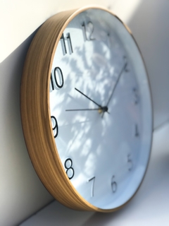 Reloj marco símil madera
