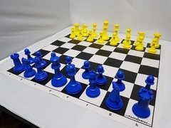 Imagen de juego de Ajedrez de Colores con tablero de Cuerina