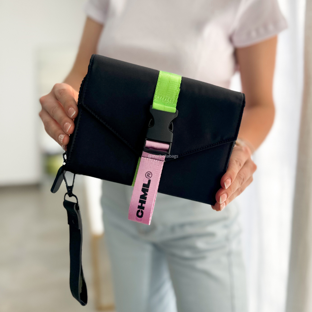 BILLETERA EXPLORE PORTA PASAPORTE BLACK Marbella Bags