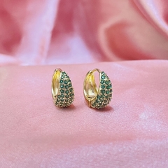 Argola média cravejada com cristais verde esmeralda - comprar online