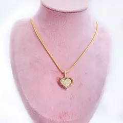 Colar de coração cravejado com zirconias pink em ouro 18kl